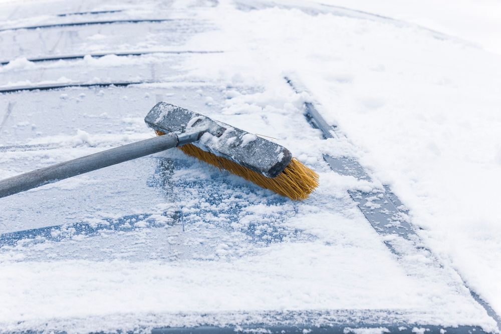 how-to-safely-remove-snow-and-excess-water-from-your-pool-cover-mt